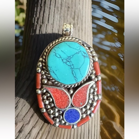 Vintage and handcrafted Navajo style Tibetan silver pendant with turquoise,coral - Picture 4 of 7